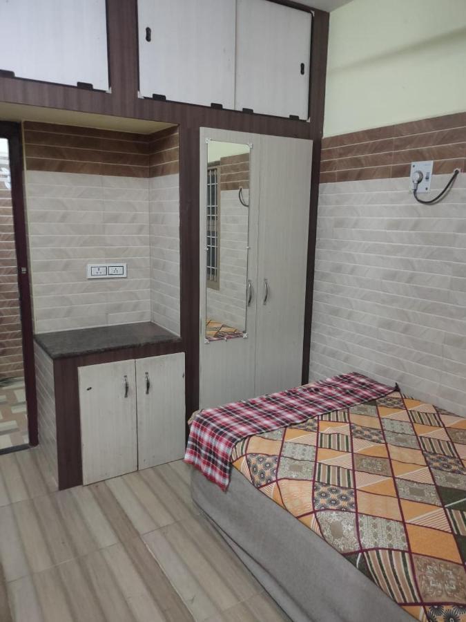 Хостел Sri Vari Residency Веллуру Экстерьер фото